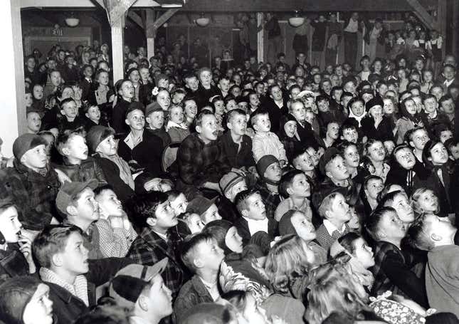 Club infantil en el Midtown Recreation Hall en Oak Ridge, el 6 de enero de 1945.