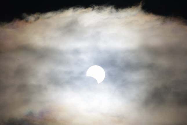 Imagen para el artículo titulado 8 fotos espectaculares del eclipse solar total de 2019