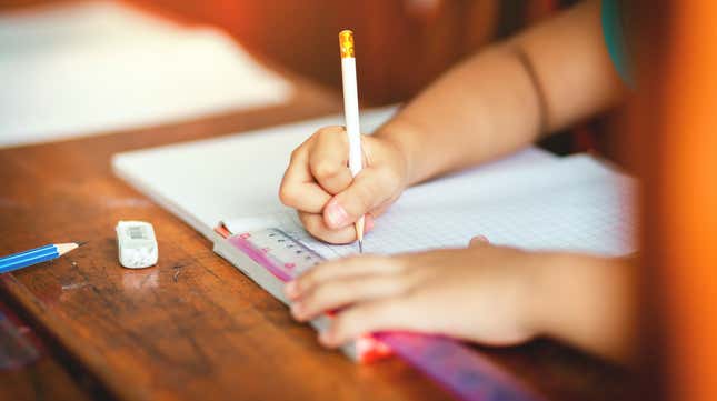 Image for article titled The Easiest Way to Teach Your Kid to Hold a Pencil