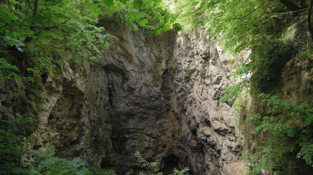 The entrance to Hranice Abyss.