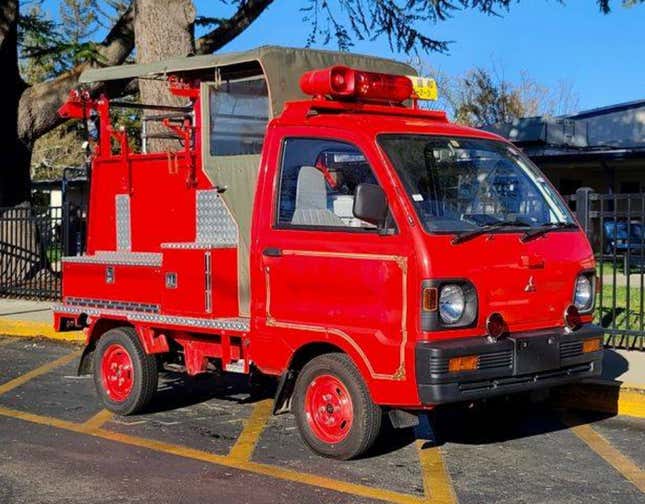 Image for article titled Honda Civic Si Hatch, Moto Guzzi Breva, Mitsubishi Minicab Fire Engine: The Dopest Vehicles I Found For Sale Online