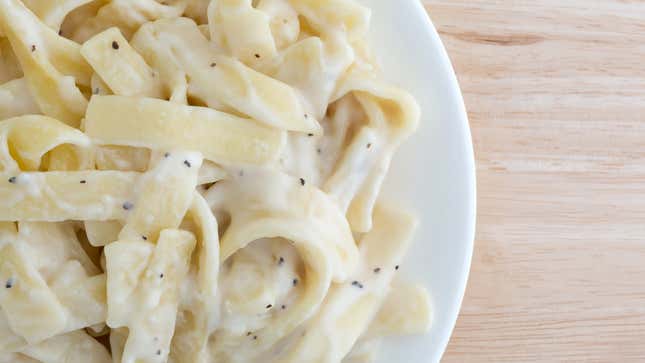 Image for article titled You don’t have to follow Italy’s rules to make great fettuccine Alfredo
