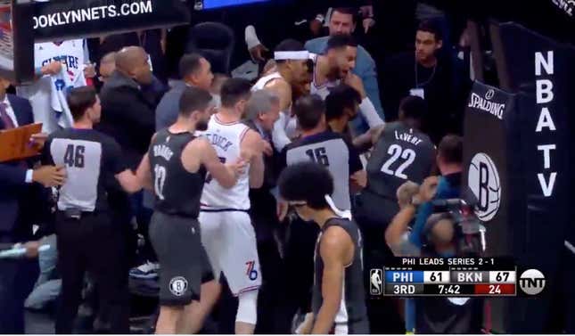 Image for article titled Jared Dudley And Jimmy Butler Were Ejected After A Scrum They Started Got Out Of Hand [Updates]