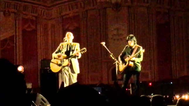 Smashing Pumpkins Guitarist Performs With Band for First Time in 16 Years