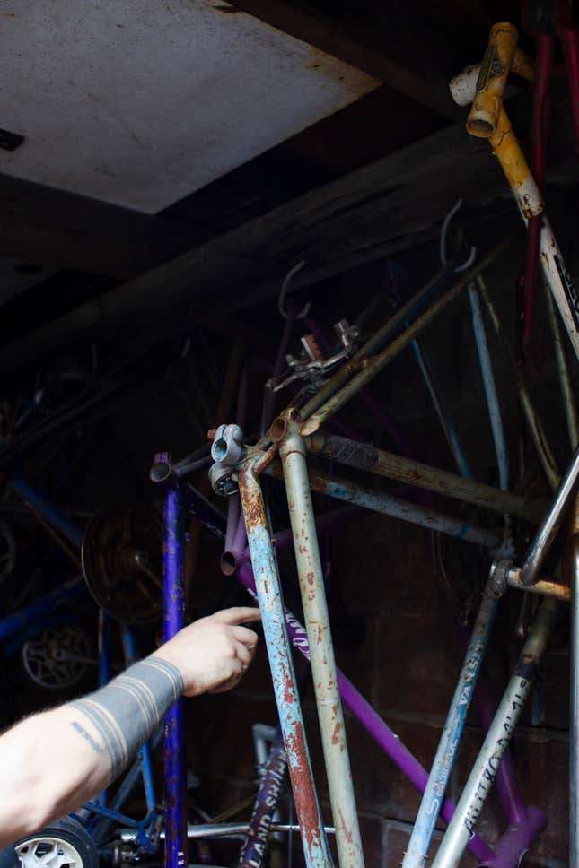 Image for article titled Here's How An Expert Framebuilder Will Repair My Horrible Old Schwinn's Snapped Frame