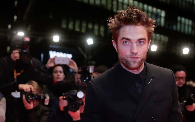 Imagen para el artículo titulado Ya sabemos quién será el nuevo Batman y reemplazo de Ben Affleck: Robert Pattinson