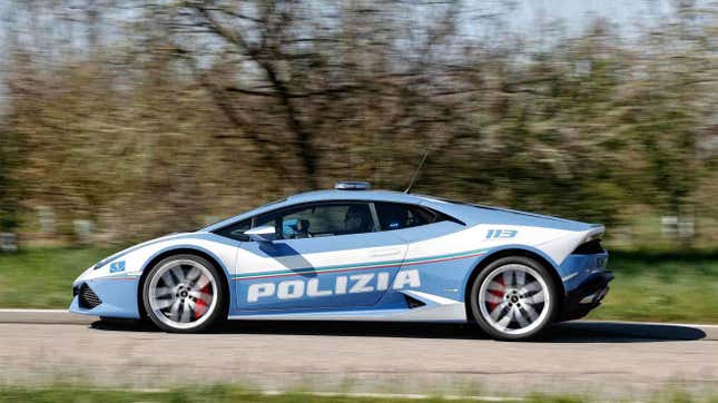 Imagen para el artículo titulado La policía italiana tuvo que utilizar un Lamborghini para llevar un riñón de un donante en tiempo récord