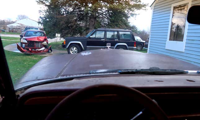 Image for article titled My Free Jeep Grand Wagoneer Drives But Nearly Started A Demolition Derby In My Backyard