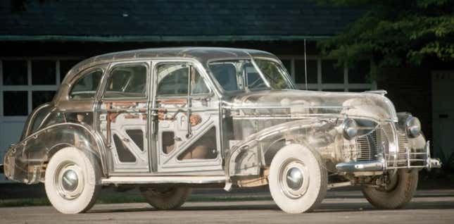 Imagen para el artículo titulado El año que Pontiac sorprendió al mundo con el primer auto transparente fabricado en EE.UU.
