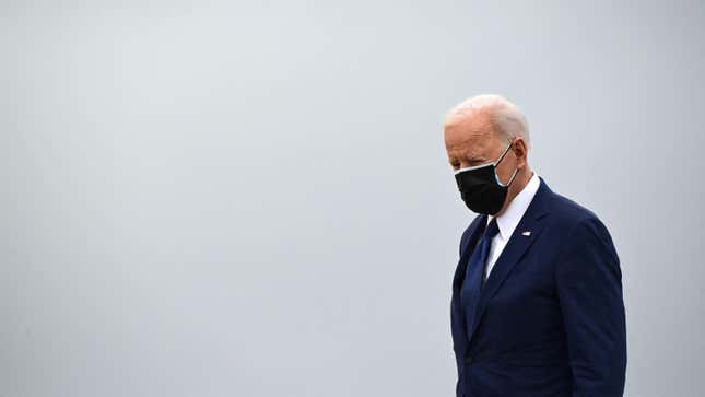 US President Joe Biden walks off Air Force One in Pittsburgh, Pennsylvania, on March 31, 2021, where he will unveil a $2 trillion infrastructure plan aimed at modernizing the United States’ crumbling transport network, creating millions of jobs and enabling the country to “out-compete” China. 
