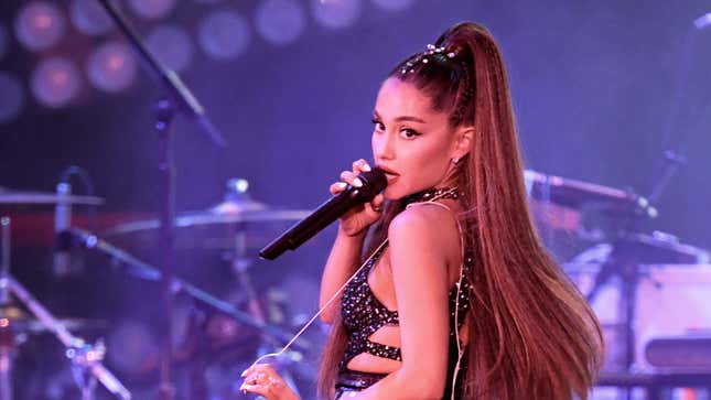 Image for article titled Ariana Grande Would Like Fans to Stop Grabbing Her Friends
