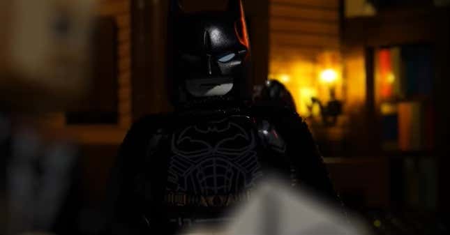 Imagen para el artículo titulado El tráiler de la película The Batman, recreado completamente en LEGO