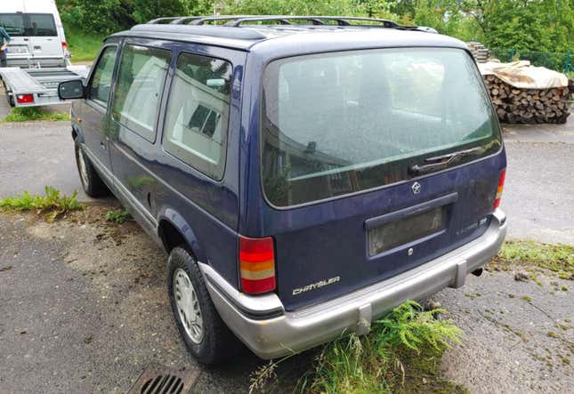 Image for article titled I Just Bought A $600 Diesel Manual Chrysler Minivan But It Has 250,000 Miles And Is Broken In Germany