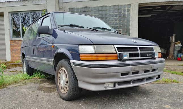 Image for article titled I Just Bought A $600 Diesel Manual Chrysler Minivan But It Has 250,000 Miles And Is Broken In Germany