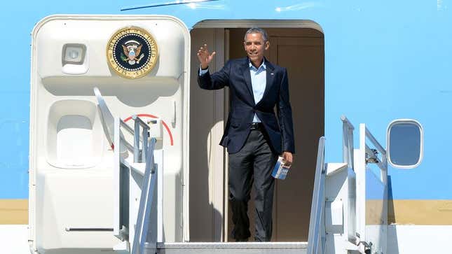 Image for article titled Obama Returns From Paris Climate Talks With Couple Energy-Efficient Light Bulbs