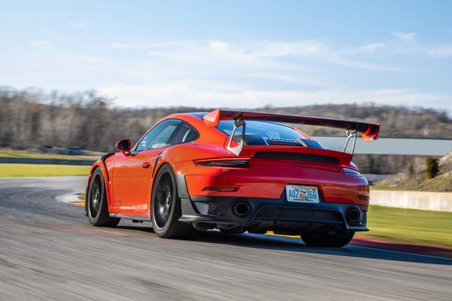 Image for article titled How the Extreme Porsche 911 GT3 RS Compares to the Even Faster Porsche 911 GT2 RS