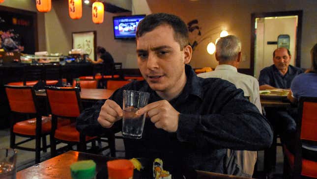 Image for article titled Self-Conscious Man Clearly The Only One In Japanese Restaurant Unsure How To Use Water Glass