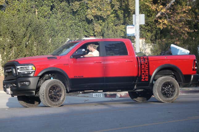 Image for article titled Dax Shepard Bought a Giant Truck After Being Called A &#39;6.57&#39; By Hasan Minhaj