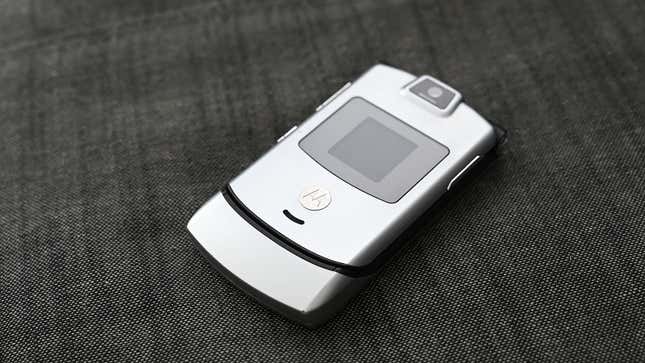 Image for article titled Motorola Reviving the Razr as a $1,500 Bendy Phone Is a Bad Idea, but I&#39;m Curious as Hell