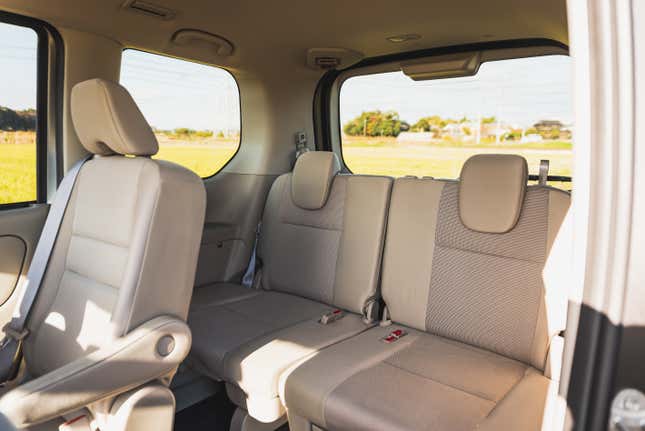 Image for article titled Japan’s Best-Selling Minivan Is Smarter Than It Looks