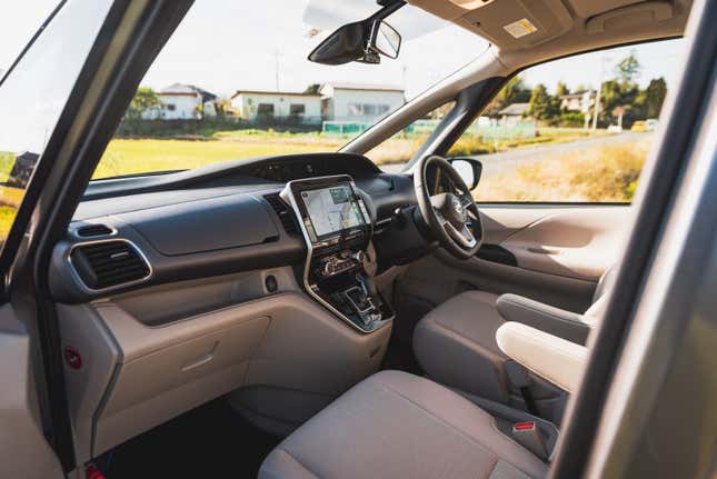 Image for article titled Japan’s Best-Selling Minivan Is Smarter Than It Looks
