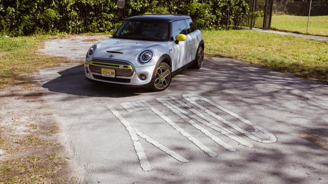 Image for article titled The Electric 2020 Mini SE Is Fun And A Little Half-Assed