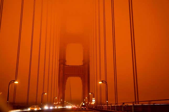 Imagen para el artículo titulado Alguien ha añadido la música de Blade Runner a un vídeo de San Francisco en plena ola de incendios, y es perfecto