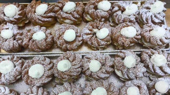 Image for article titled Feast your eyes on zeppole, the Italian doughnut turned New Jersey tradition