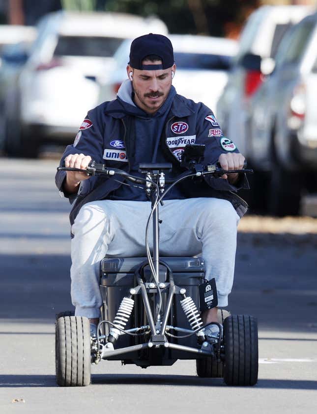 Image for article titled Sad Former Reality TV Star Rides His Beer Kart Into the Sunset