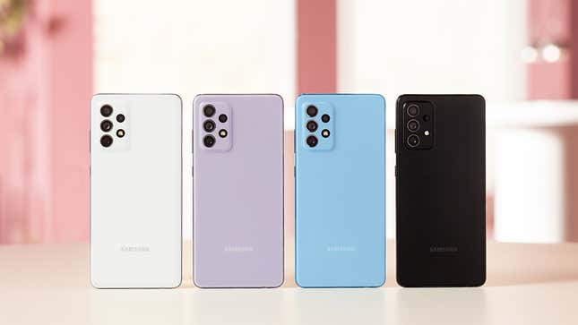 Imagen para el artículo titulado Los nuevos Samsung Galaxy A52 y A72 están más cerca del Galaxy S21 con pantallas de hasta 120 Hz