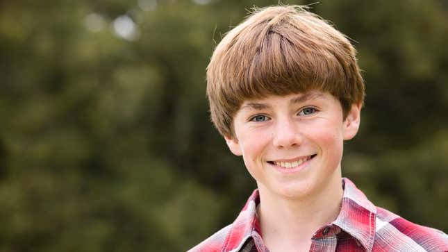 Image for article titled Younger Cousin’s Growth Spurt Throws Off Competitive Balance At Family’s Thanksgiving Touch Football Game