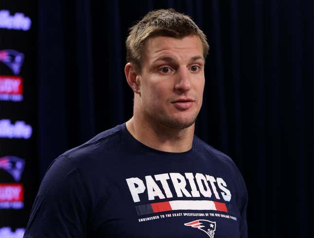 Image for article titled Rob Gronkowski Informs Patriots He’s Considering Retirement