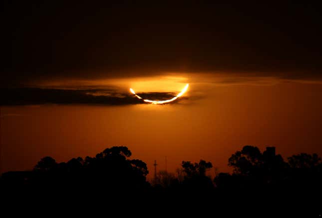 Imagen para el artículo titulado 8 fotos espectaculares del eclipse solar total de 2019