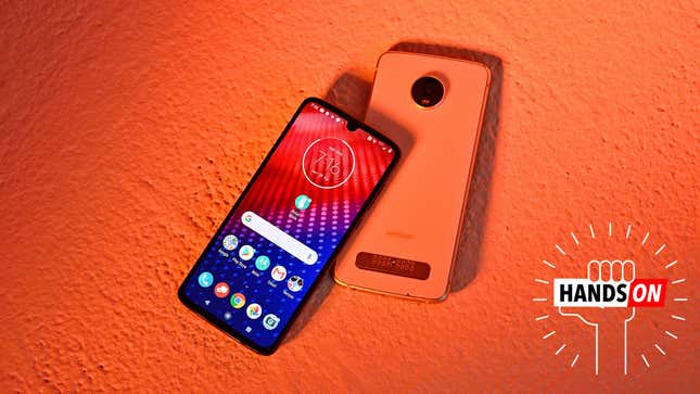 Image for article titled The Moto Z4&#39;s Biggest Upgrade Is Surprisingly Retro