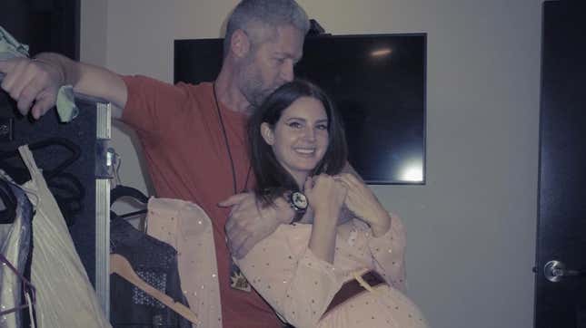 Image for article titled Lana Del Rey and the Cop Broke Up!