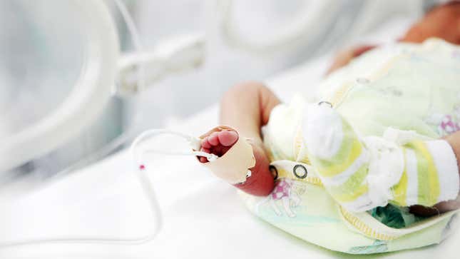 Image for article titled How to Help a Family That Has a Baby in the NICU