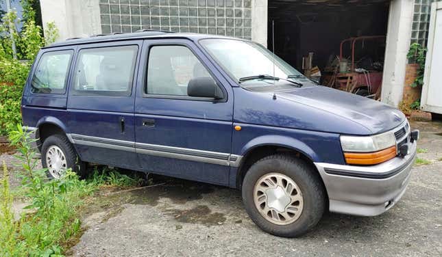 Image for article titled I Just Bought A $600 Diesel Manual Chrysler Minivan But It Has 250,000 Miles And Is Broken In Germany