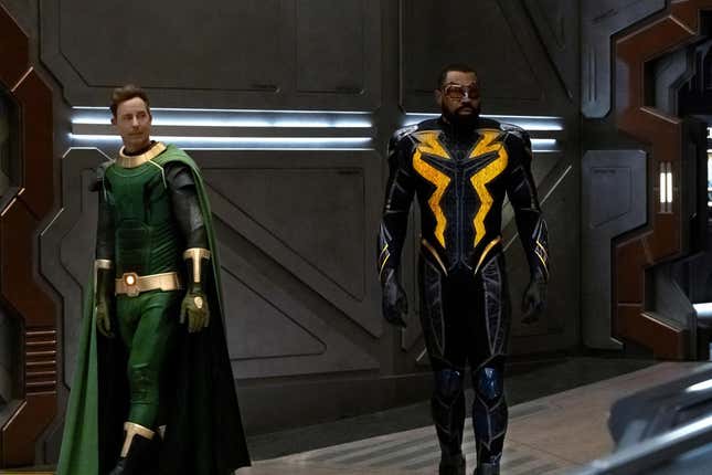 Tom Cavanaugh finally gets to put on a costume as Pariah, as Cress Williams’ Black Lightning finally enters the Arrowverse.