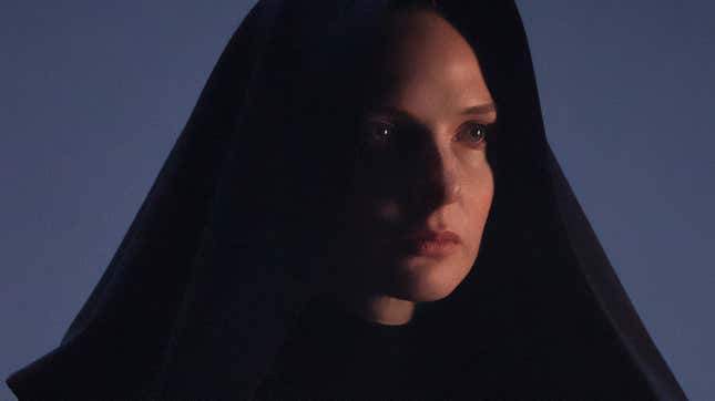 Lady Jessica (Rebecca Ferguson) uses the Bene Gesserit stare.