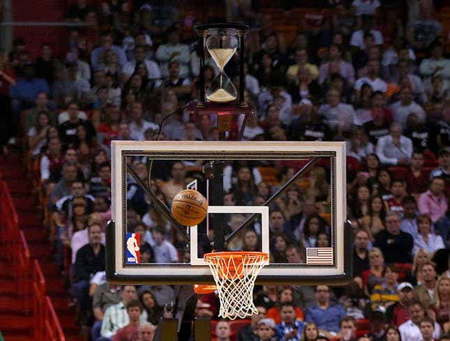 Image for article titled NBA Unveils Throwback Shot Clock