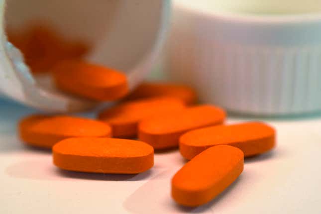 Imagen para el artículo titulado ¿Paracetamol o ibuprofeno? Qué dicen los expertos para tratar los síntomas de COVID-19