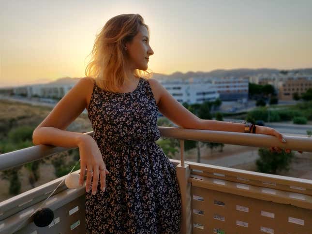 Foto en modo enfoque dinámico, nótese el desperfecto en el antebrazo