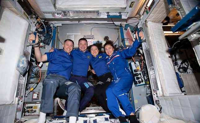 Cuatro de los miembros de la promoción de 2013 en la ISS.