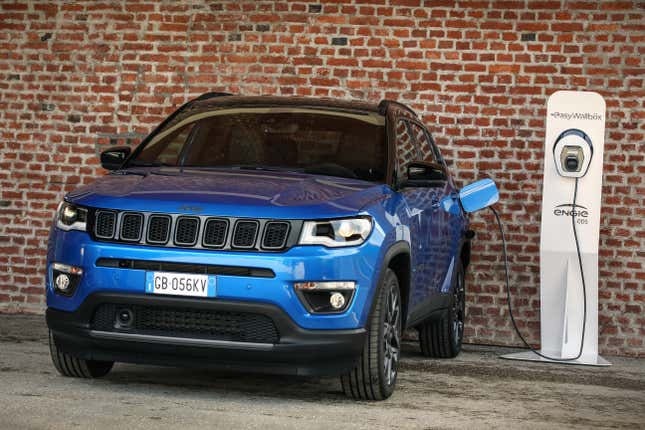 Image for article titled Jeep's First Hybrid 4Xe Models Deliver 240 HP And 31 Miles Of Electric Range