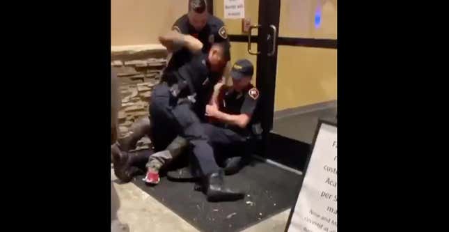 Image for article titled After Arrest of Black Teenager, 1 Lousiana Officer Placed on Leave and 2 Others Removed From Duty