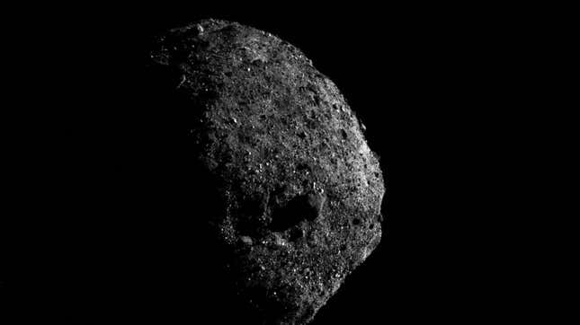 Una de las fotografías tomadas por la sonda OSIRIS-REx de la NASA.