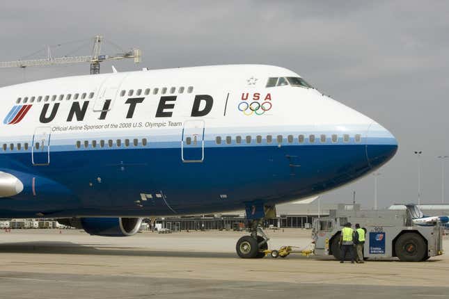 Image for article titled Unnamed NFL Player Sues United Airlines for Sexual Harassment, Assault