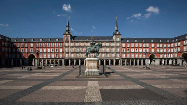 Madrid’s Plaza Mayor Square on Saturday, March 14. That day, Prime Minister Pedro Sánchez announced a national lockdown to contain the spread of the novel coronavirus in the country.