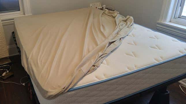 Image for article titled Study Reveals Majority Of Suicides Occur While Trying To Put Fitted Sheet On Bed