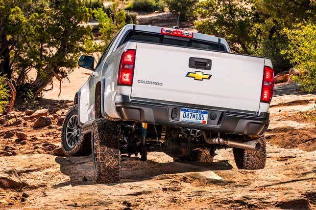 Image for article titled The 2021 Chevrolet Colorado ZR2 Gets A Mean New Face And A Cool Old-School Tailgate